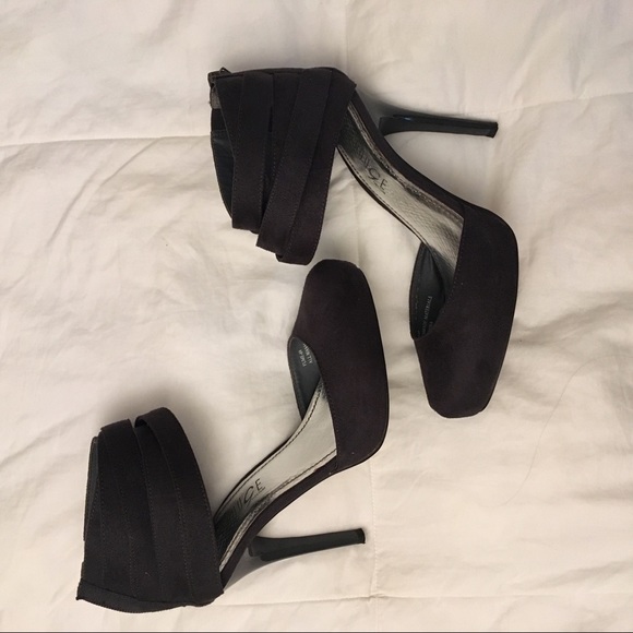 Rouge gray grey suede heels - Picture 7 of 9